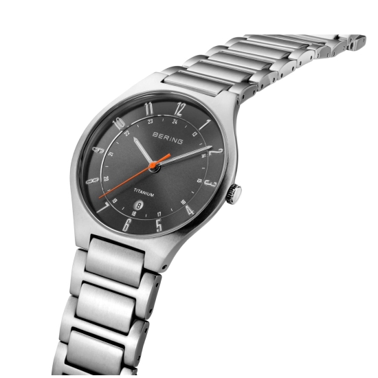 Preview: Bering Herrenuhr Titanium Datum Saphirglas 5BAR Grau 39mm 11739-772