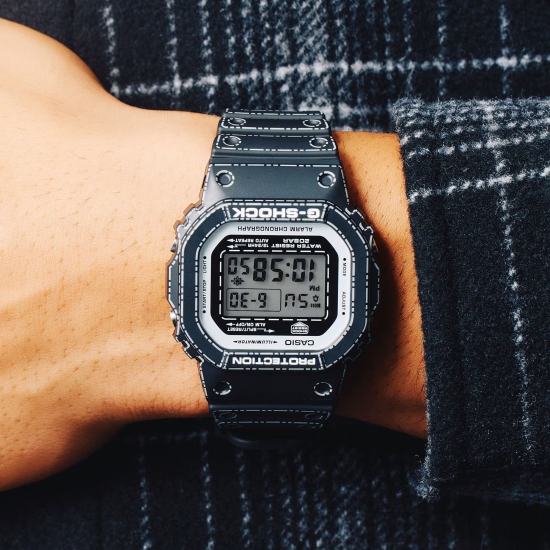 Preview: Casio G-SHOCK Herrenuhr Digital Schwarz Licht DW-5600RGM-1ER