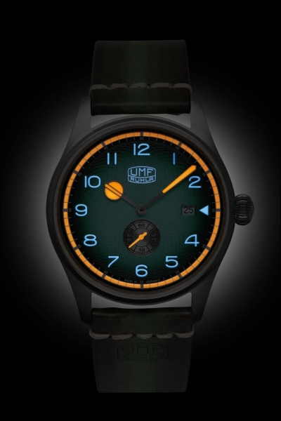 UMF Ruhla Herrenuhr Titan Saphirglas Datum Leder Grün 42mm 1134-4