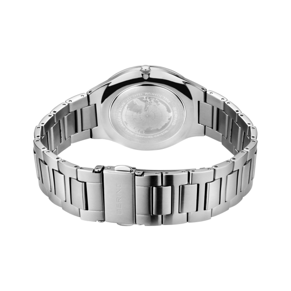 Bering Herrenuhr Titanium Datum Saphirglas 40mm Blau 15240-777