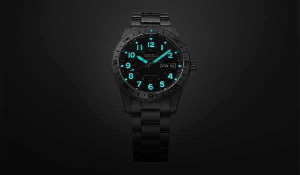 Seiko 5 Sports Field Herrenuhr Automatik Tag Datum 10BAR HDB006K1