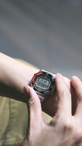 Seiko Herrenuhr "Rotocall“ Digital Alarm 10BAR Rot 37mm SMGG19P1