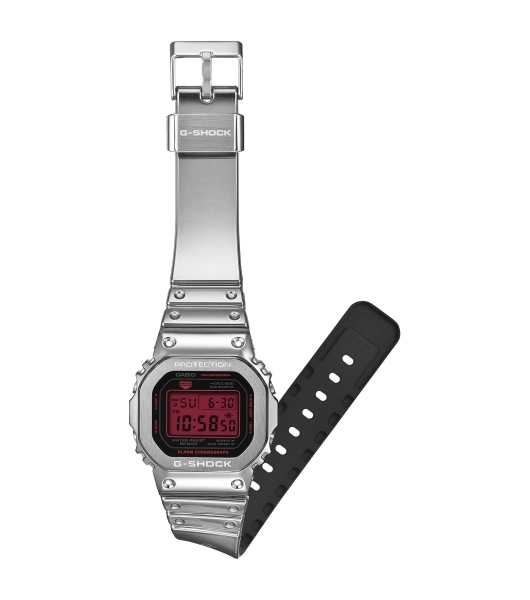 Casio G-SHOCK Metallic Herrenuhr Digital Silberfarben Rot GM-5600YRA-8ER